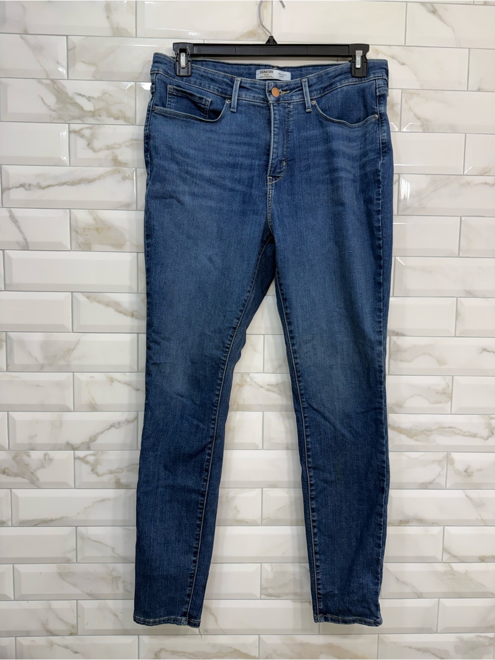 Levi Strauss Classic Skinny Jeans in Medium Blue - Women's
